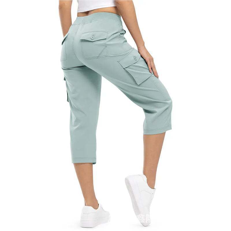 Women's capri cargo pants in Bermuda length with high waist and patch flap pockets Mune Fashion