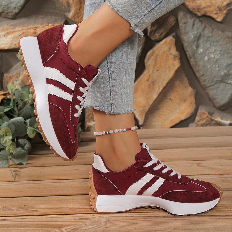 Women's retro-inspired platform sneakers made of suede-look material with a profiled rubber sole Mune Fashion