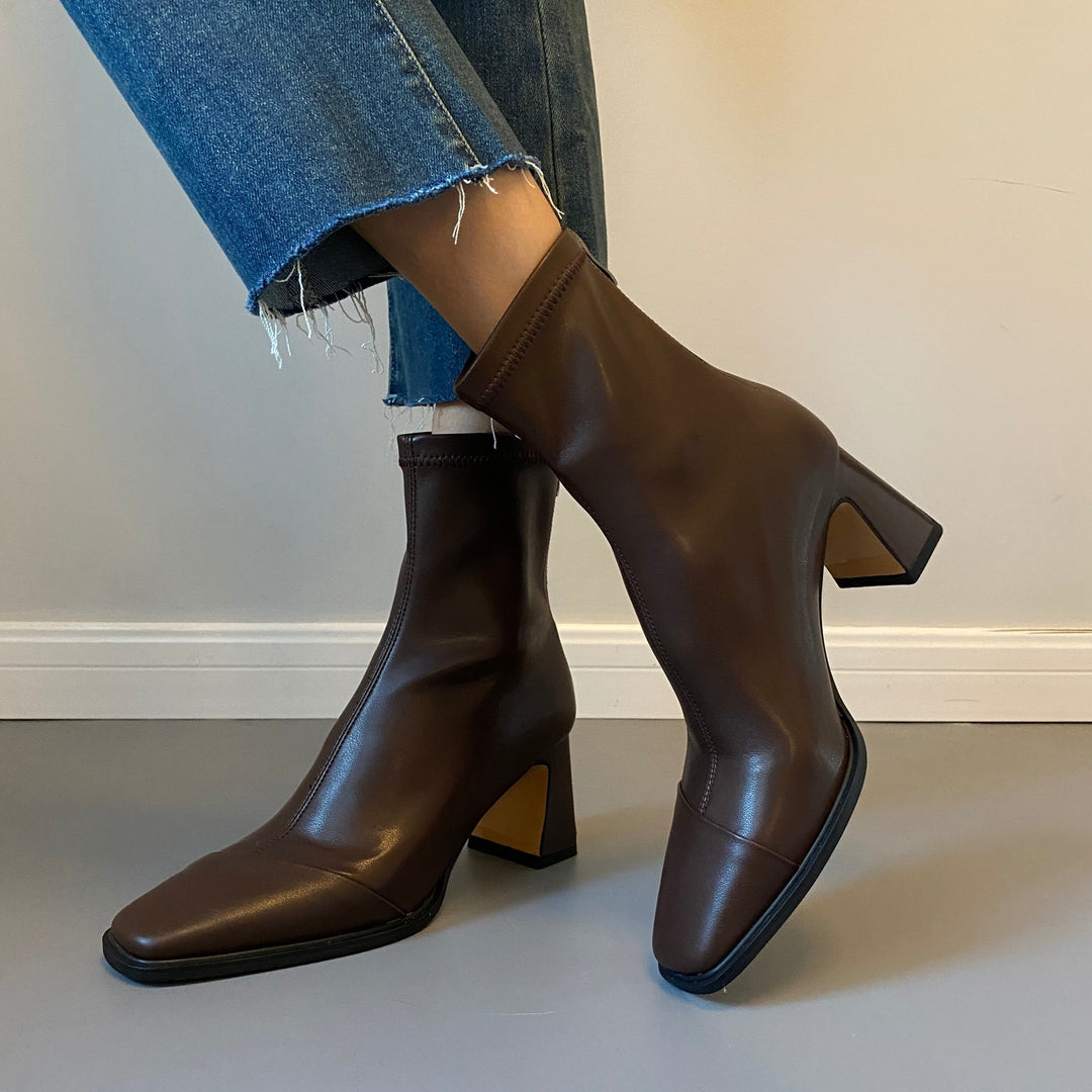 Ladies ankle boots with seamless shaft and sculptural block heel Mune Fashion
