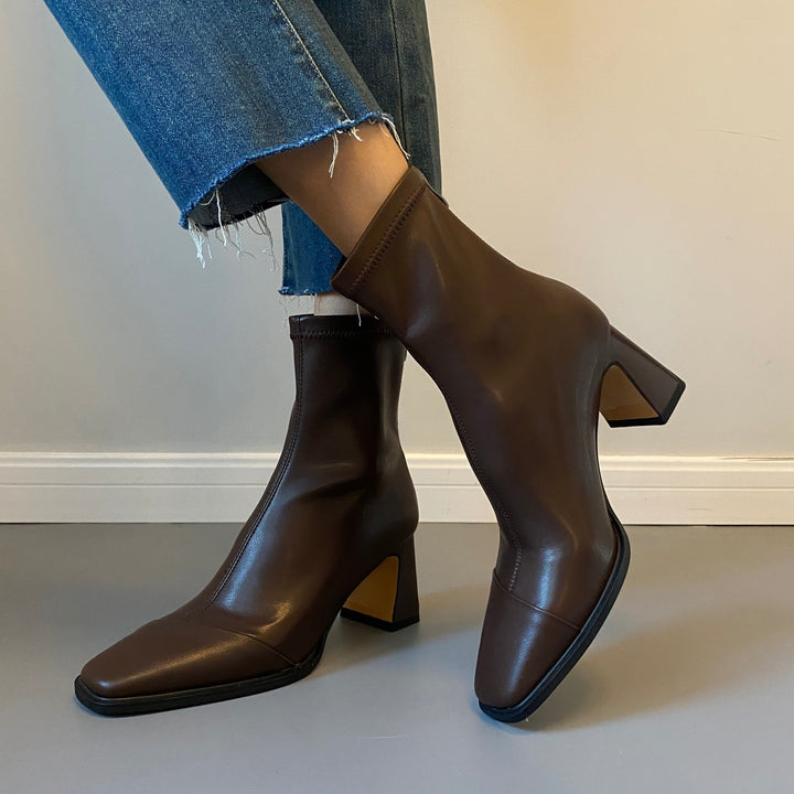 Ladies ankle boots with seamless shaft and sculptural block heel Mune Fashion