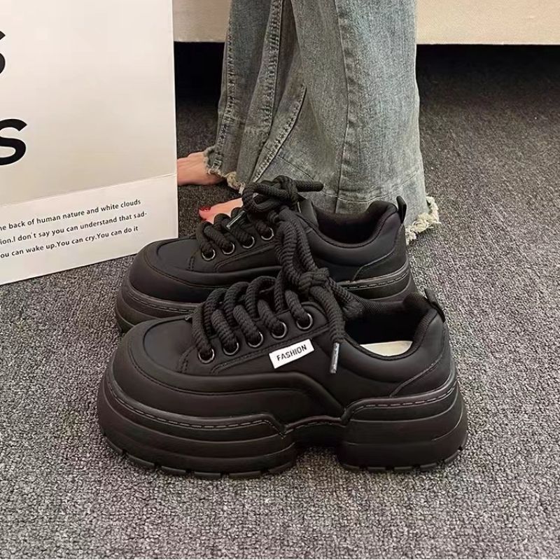 Women Chunky Sneakers with stylish tread sole and breathable surface structure Mune Fashion