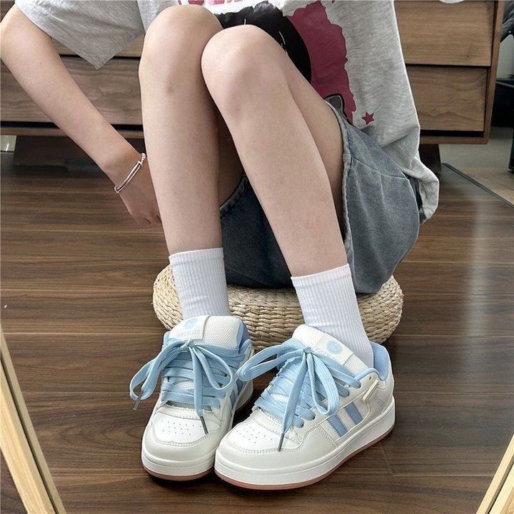 Women's sporty sneakers in retro style with breathable surface structure Mune Fashion