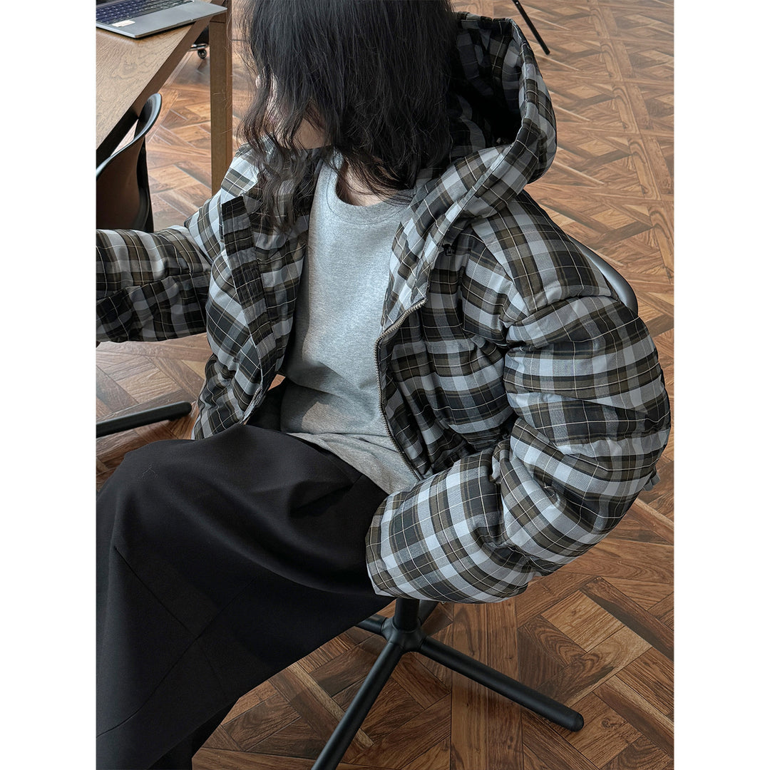 Ladies Short-Cut Padded Hooded Quilted Jacket in Checkered Pattern Mune Fashion