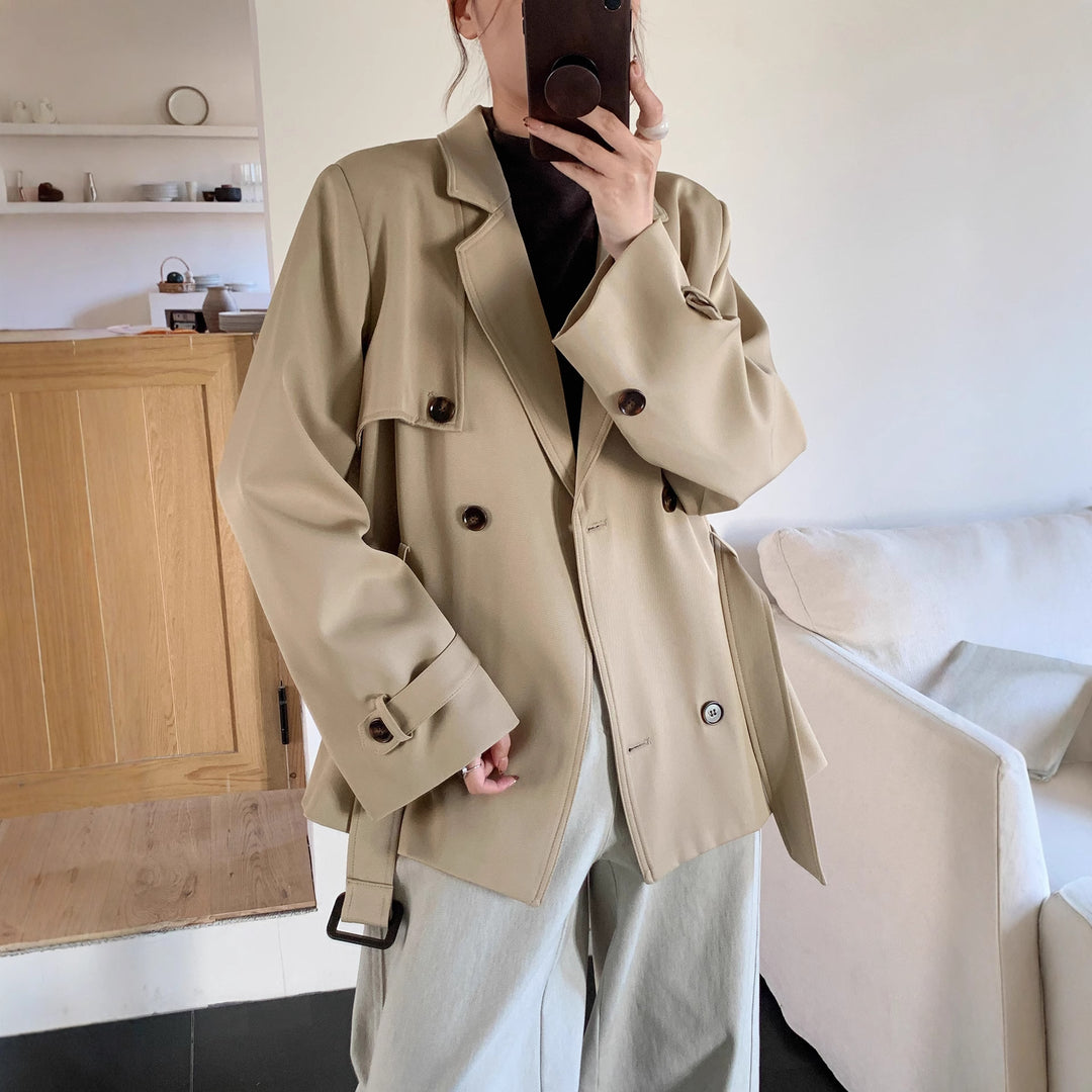 Women's short trench coat in oversized cut with double row and tie belt Mune Fashion