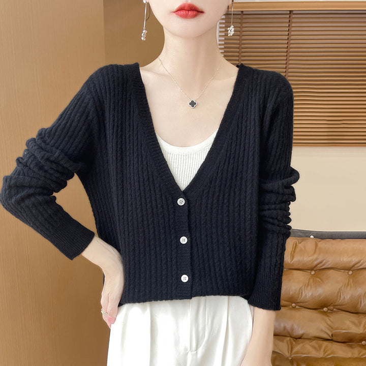 Women's Short-Cut Fine Knit Cardigan with V-Neck, Fine Ribbed Structure and Mother-of-Pearl Buttons Mune Fashion