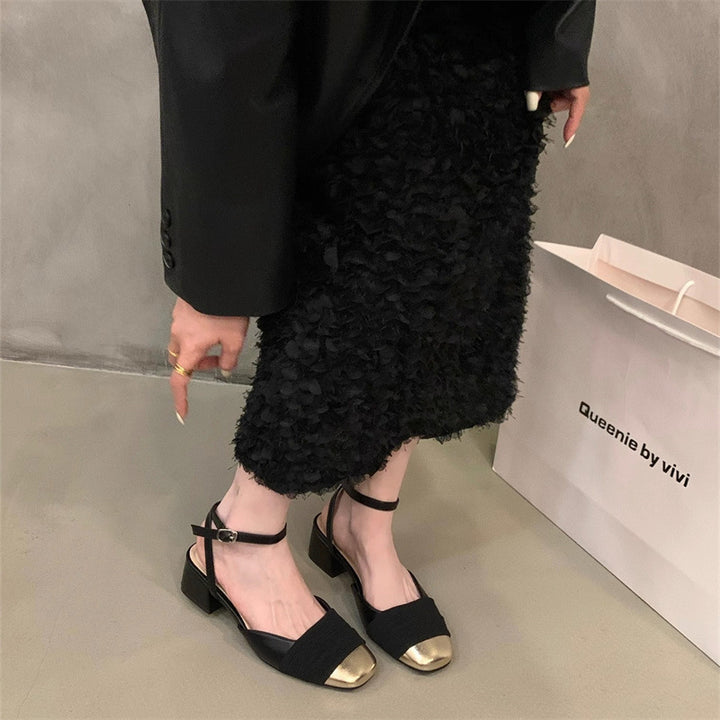 Ladies' elegant sandal with low block heel, metallic cap toe and adjustable ankle strap Mune Fashion