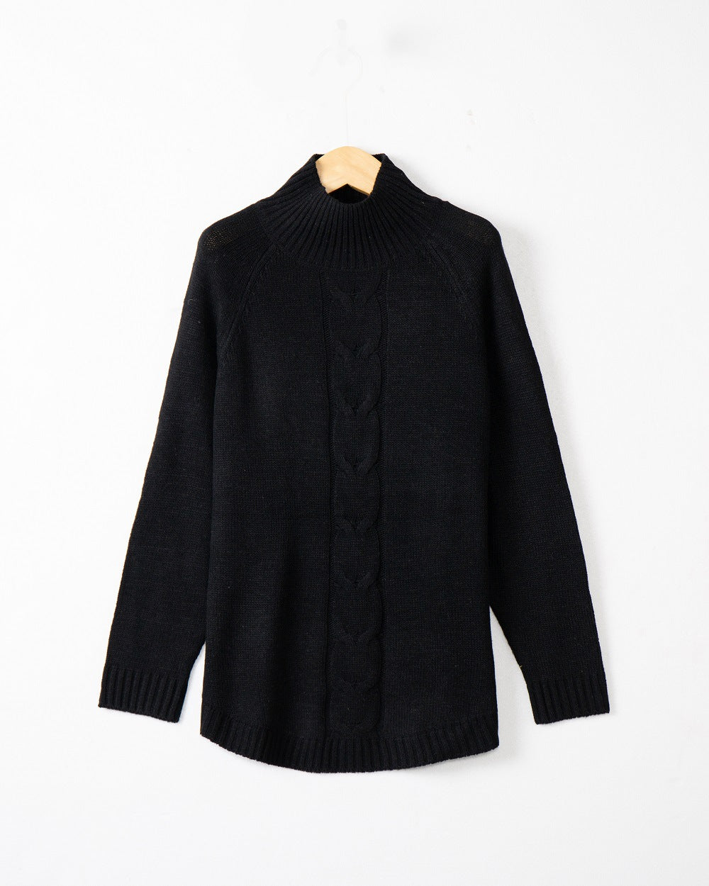 Women’s turtleneck sweater with cable pattern and raglan sleeves Mune Fashion