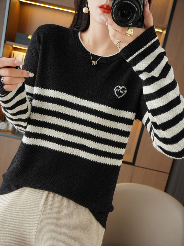 Women Oversize Knitted Sweater with Honeycomb Structure, Contrasting Stripes and Subtle Heart Logo Mune Fashion