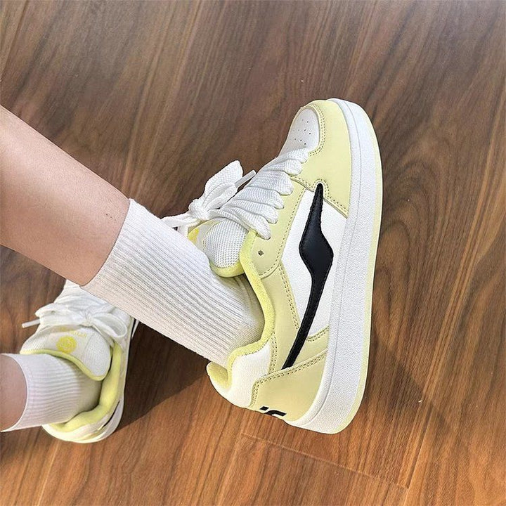Women's sporty sneakers with continuously padded insole and non-slip sole Mune Fashion