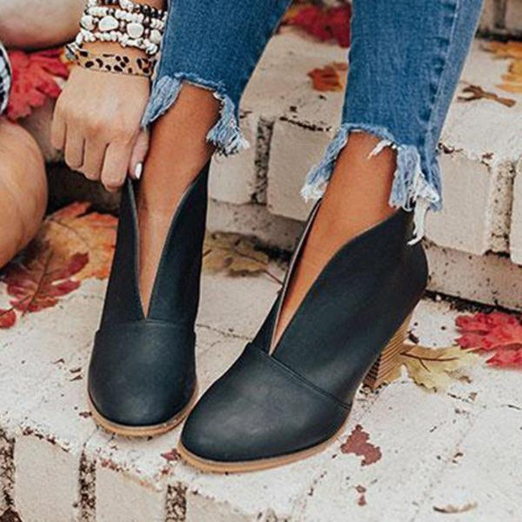 Women's ankle-high V-Cut ankle boots with stacked block heel and pointed toe Mune Fashion