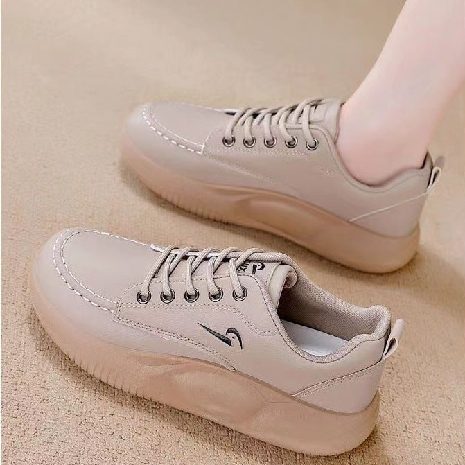 Women's Sporty Sneakers with Comfortable Rubber Sole and Classic Design Mune Fashion