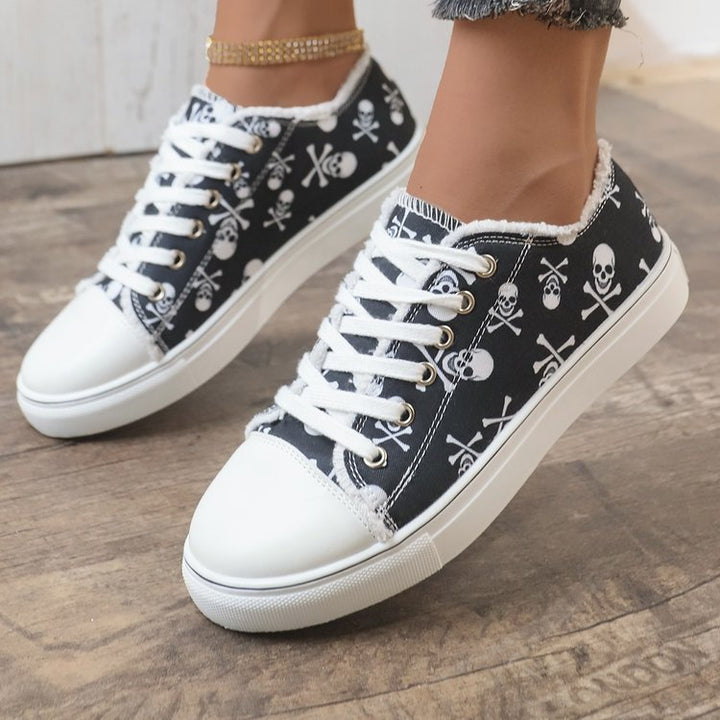 Women’s casual platform sneaker with skull print, frayed canvas trim and reinforced toe cap Mune Fashion
