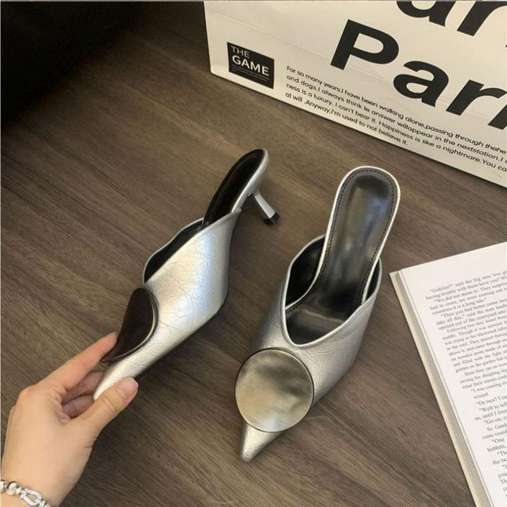 Women's pointed toe mule with low kitten heel and decorative metal plate Mune Fashion