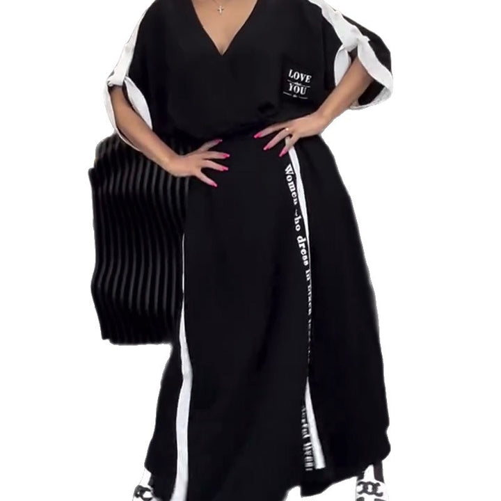 Women's sporty-elegant maxi dress with V-neck, waist belt, contrast side band, and chest pocket Mune Fashion