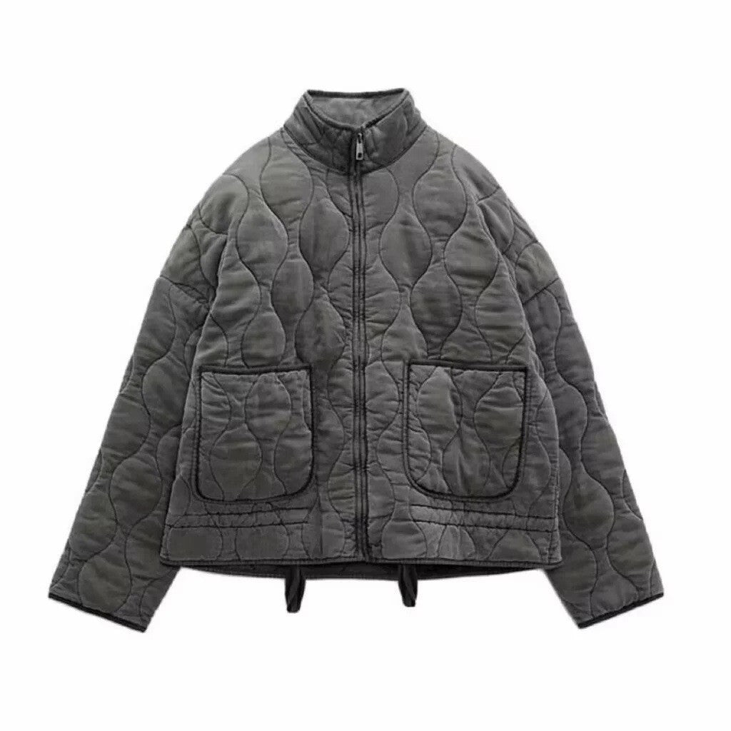 Men's quilted transition jacket with stand-up collar, two appliquéd round pockets, and drawstring hem Mune Fashion