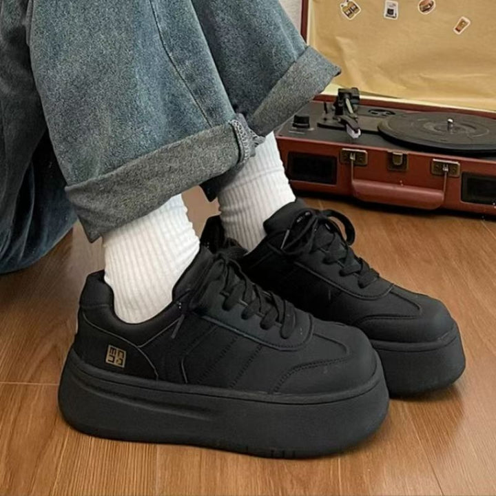 Women casual sneakers with non-slip sole and padded interior lining Mune Fashion