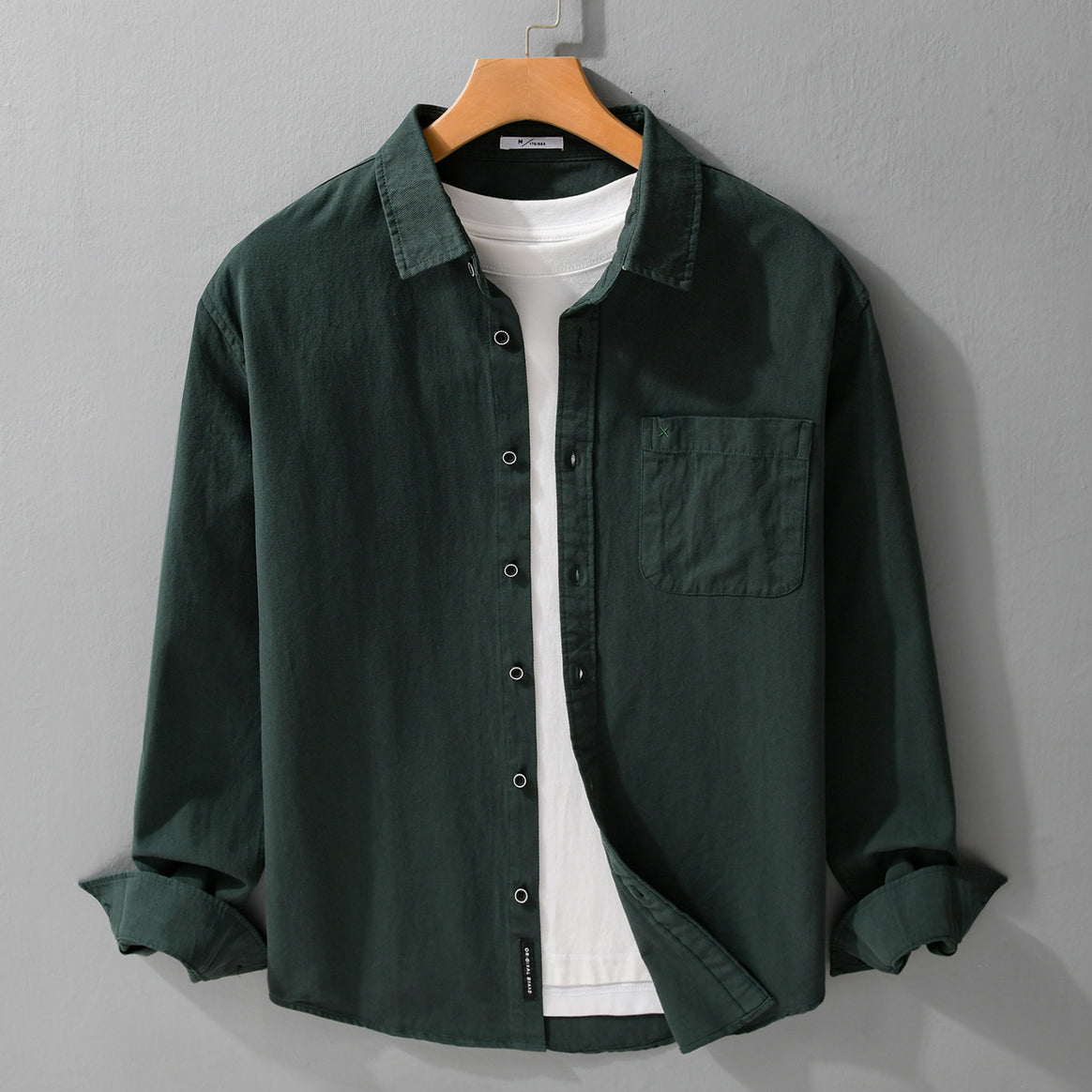 Men's cotton shirt in relaxed fit with chest pocket and Kent collar Mune Fashion
