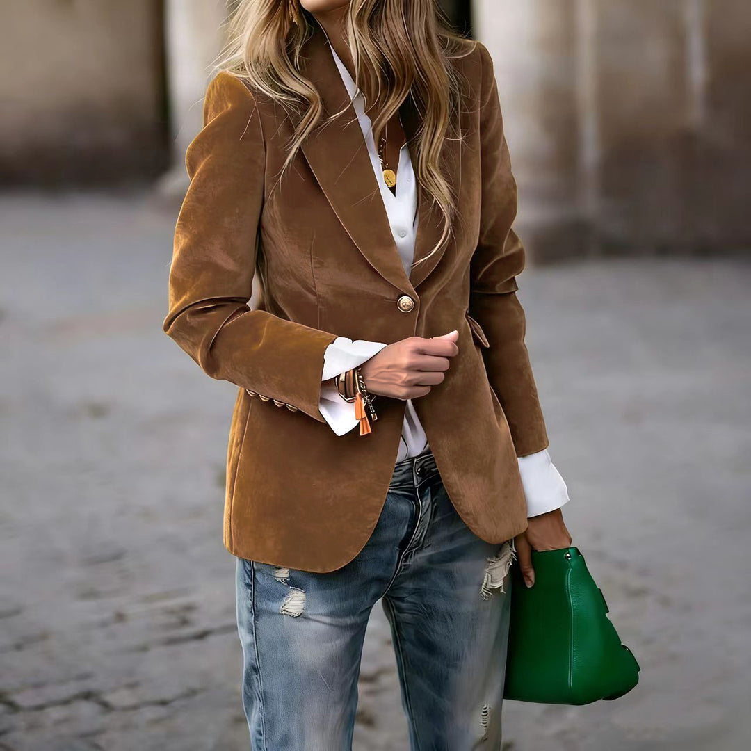 Women's tailored velvet blazer with lapel collar and single-button closure Mune Fashion