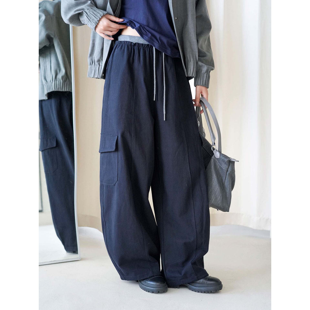 Women's loose Cargo pants with elastic waistband and large flap pockets Mune Fashion