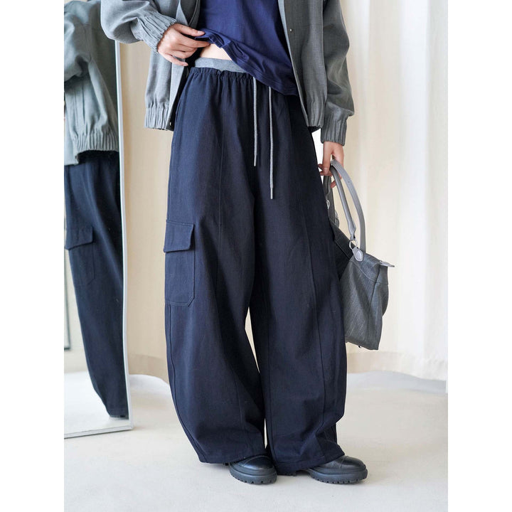 Women's loose Cargo pants with elastic waistband and large flap pockets Mune Fashion