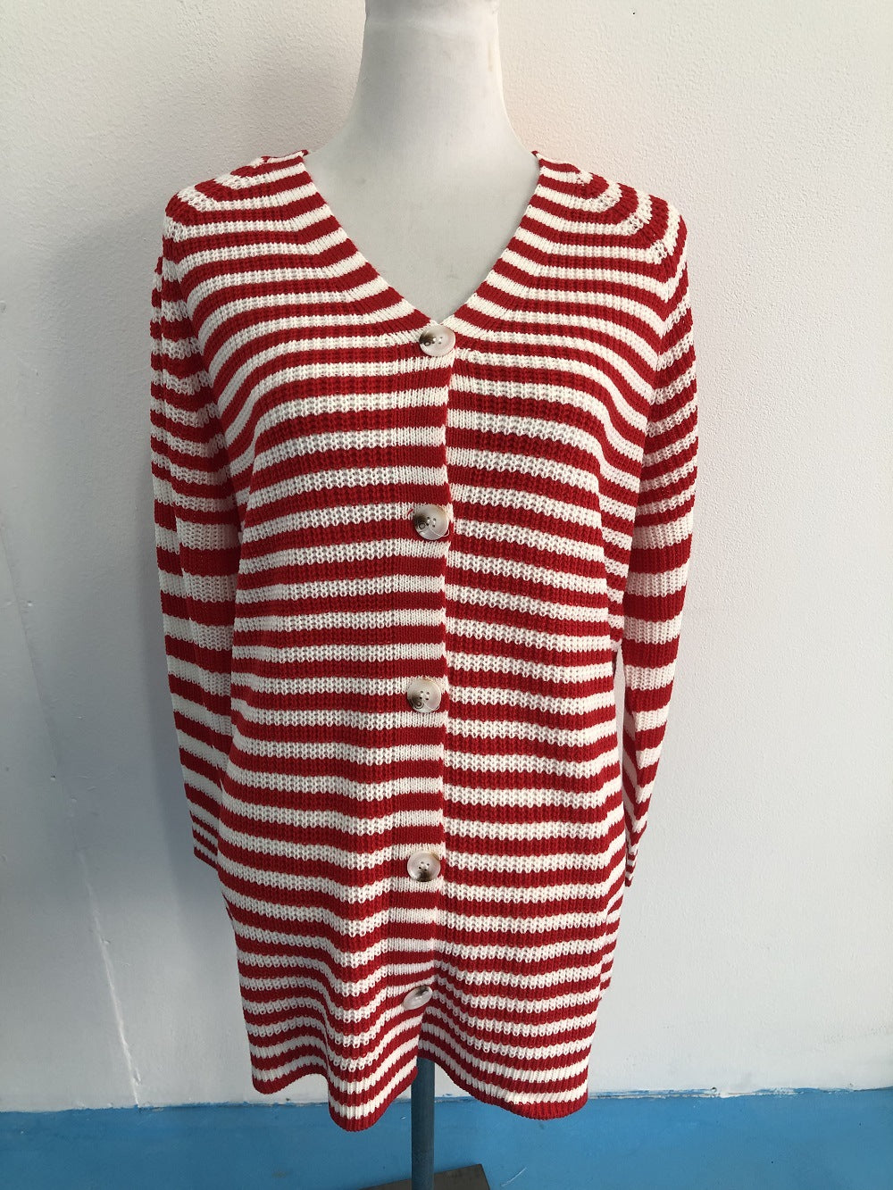Women's striped oversized cardigan with V-neck and button placket Mune Fashion
