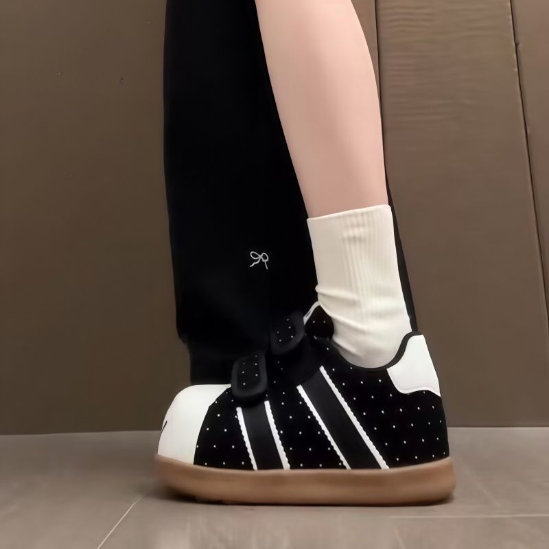 Women's Comfortable Sneakers with Practical Velcro Closures and Casual Design Mune Fashion