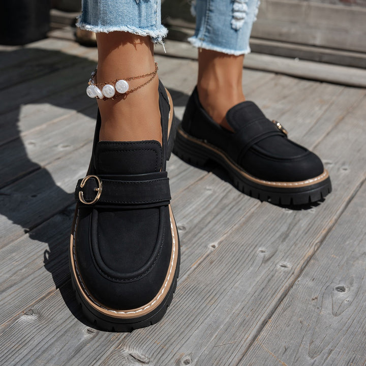 Women's robust loafer with coarse profile sole, padded comfort footbed and decorative metal buckle Mune Fashion
