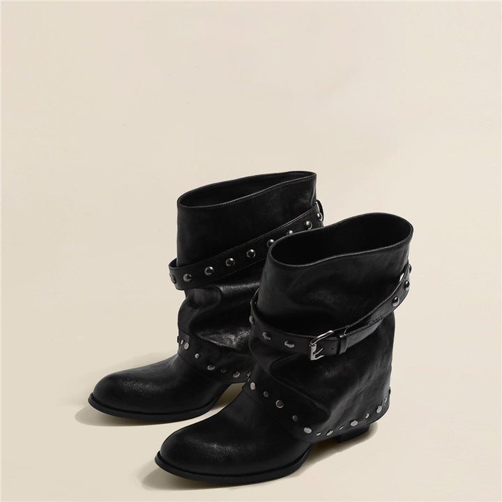 Damen Biker-inspirierte Slouch-Stiefelette mit Nietenriemen und Dornschließen-Detail Mune Fashion