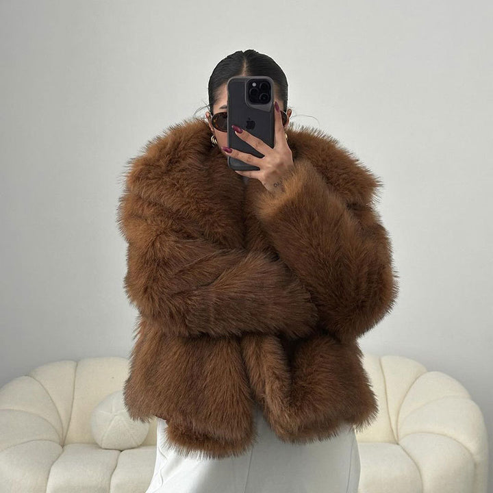 Women's short bolero in boxy cut made of vegan shaggy faux fur with XXL shawl collar Mune Fashion