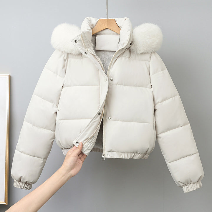 Women's short cut thermo bomber jacket with voluminous hood trim and elastic hem Mune Fashion
