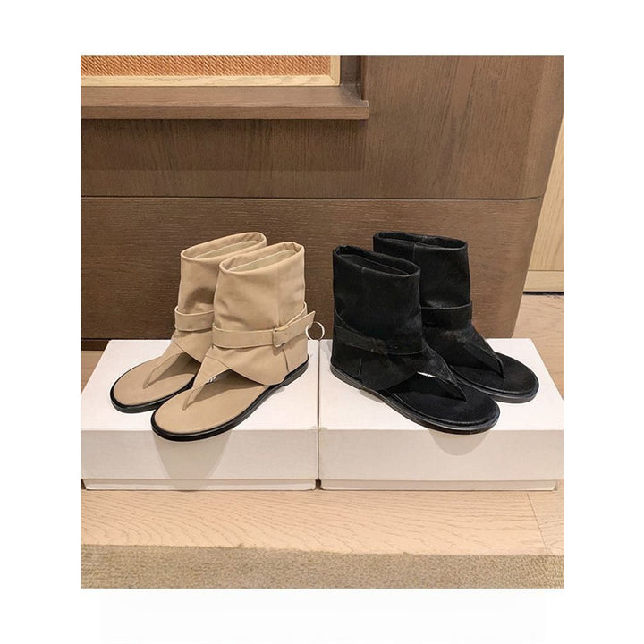 Ladies ankle-high suede sandal with toe post, cuff and buckle strap Mune Fashion