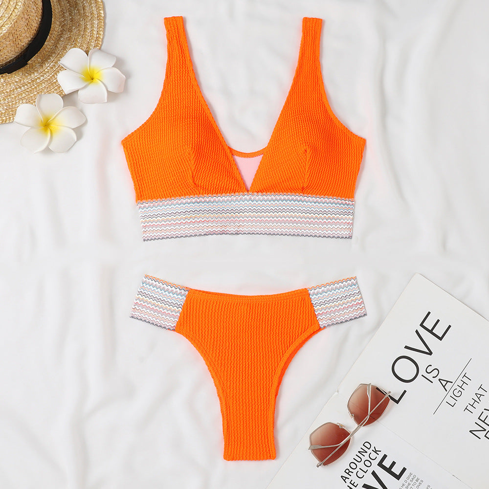 Ladies bikini set with modern V-neck and textured material Mune Fashion