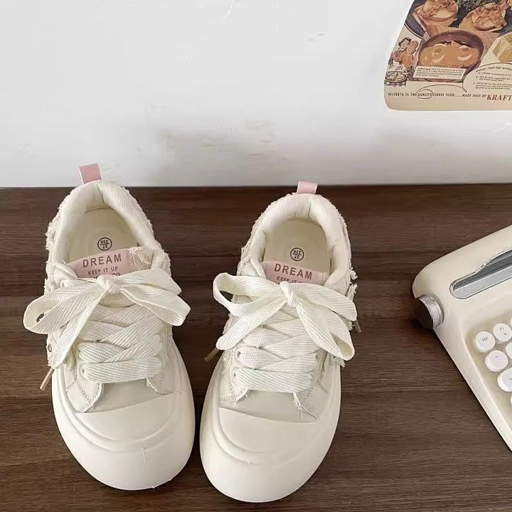 Women's Comfortable Sneakers with Fashionable Details and Soft Lining Mune Fashion