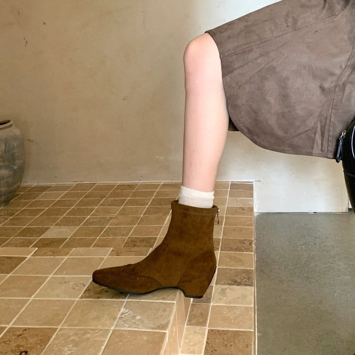 Women's elegant and comfortable ankle boots with block heel Mune Fashion