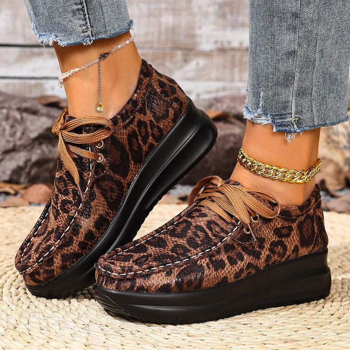 Ladies moccasin sneakers with leopard pattern, thick comfort sole and lacing Mune Fashion