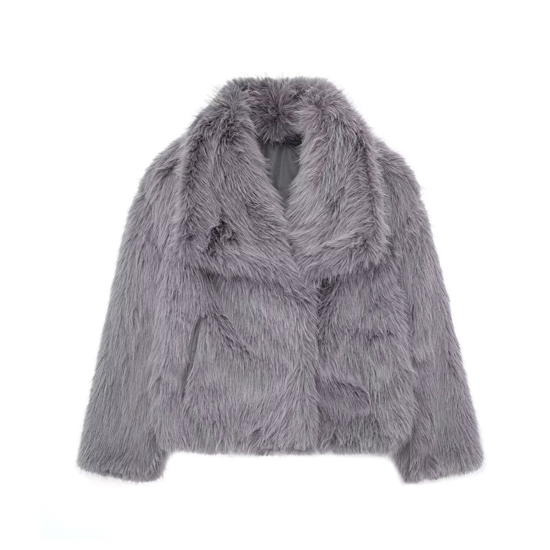 Ladies short cozy faux fur jacket with wide shawl collar, padded lining and concealed closure Mune Fashion