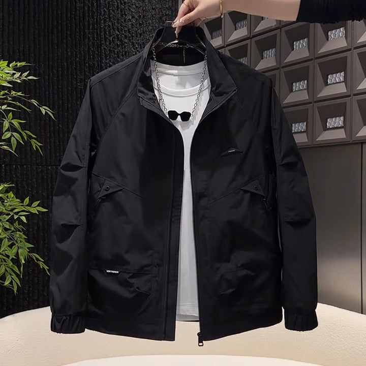 Men's Lightweight Windbreaker with Practical Storage Mune Fashion