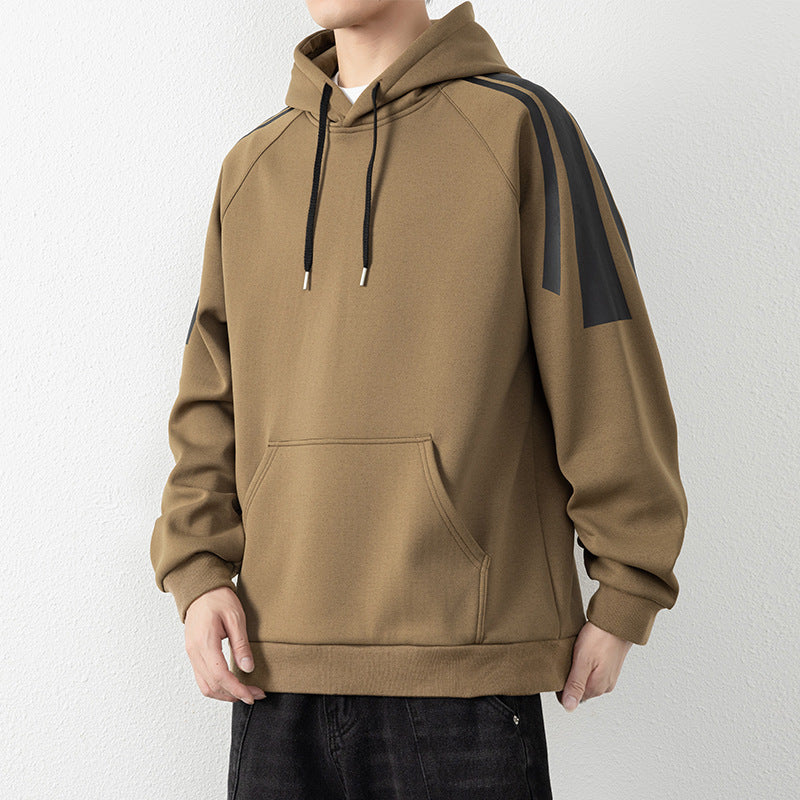 Men's hoodie with raglan sleeves, kangaroo pocket and contrast stripes Mune Fashion