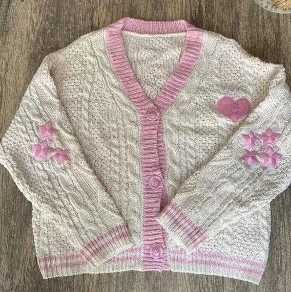 Women knitted cardigan with cable pattern V-neck and heart and star appliqués Mune Fashion