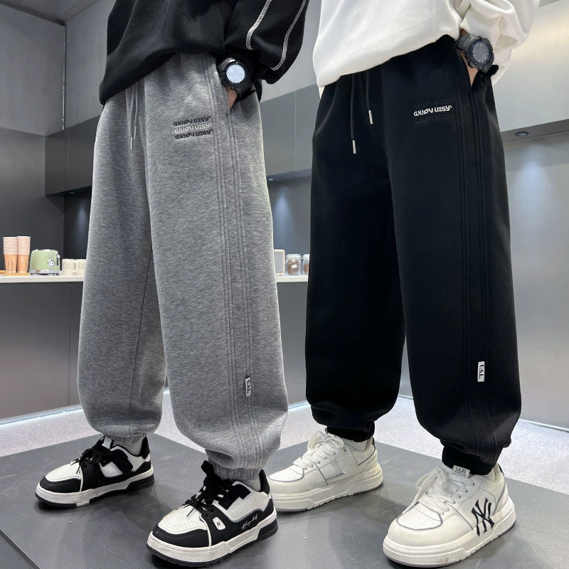 Unisex casual joggers with practical side pockets Mune Fashion