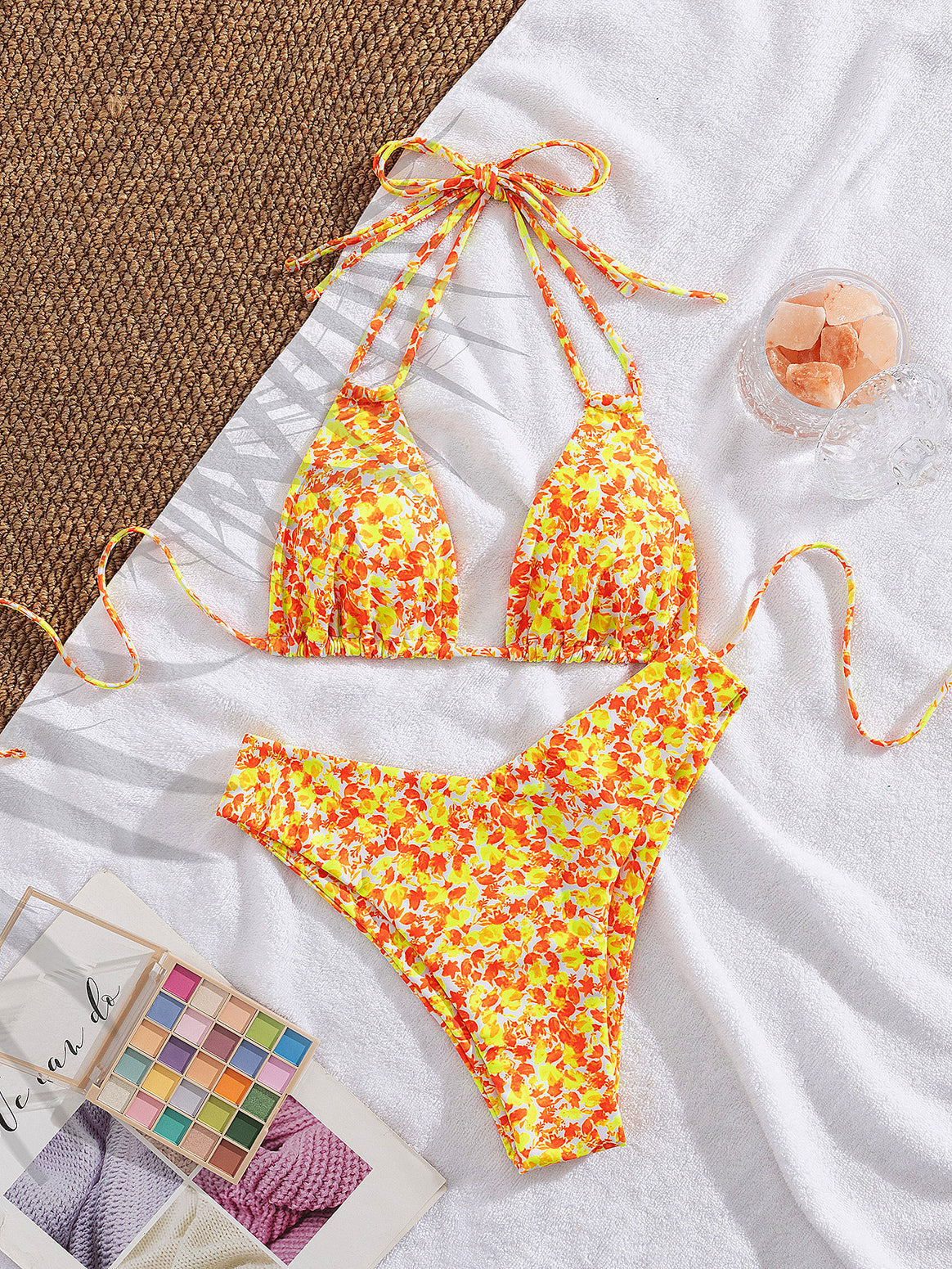 Ladies triangle bikini with adjustable straps and playful floral pattern Mune Fashion
