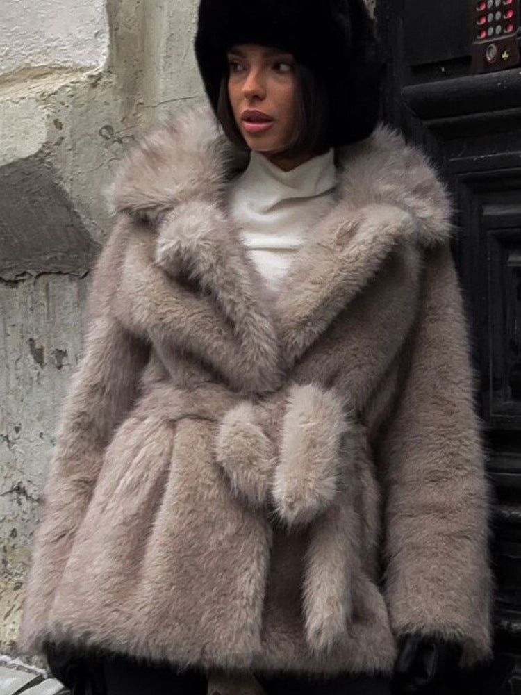 Women Voluminous Short Coat made of Faux Fur with Waist Belt and Oversized Shawl Collar Mune Fashion
