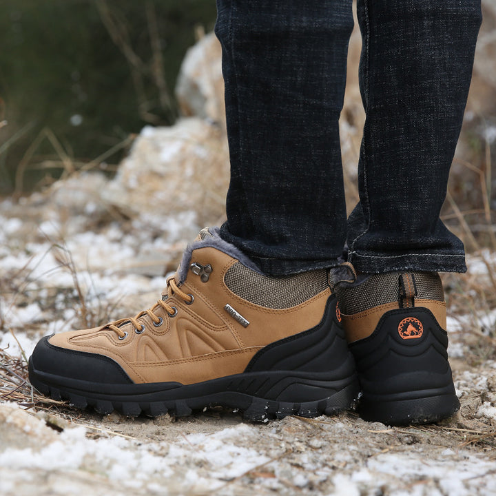 Men's waterproof winter trekking shoes with lined interior, reinforced toe cap and grippy profile sole Mune Fashion