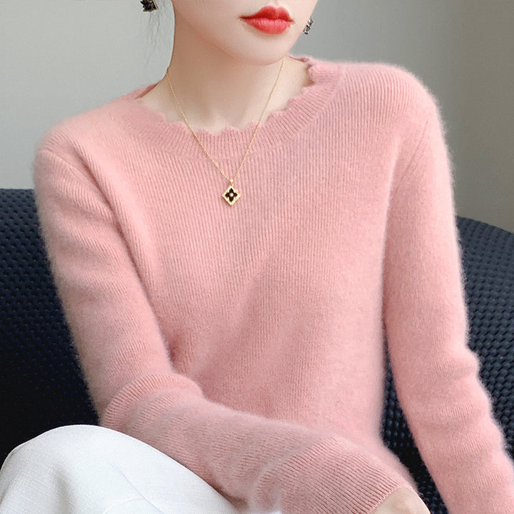 Women's Soft Fine Knit Sweater with Wavy Round Neckline and Cashmere-like Surface Mune Fashion
