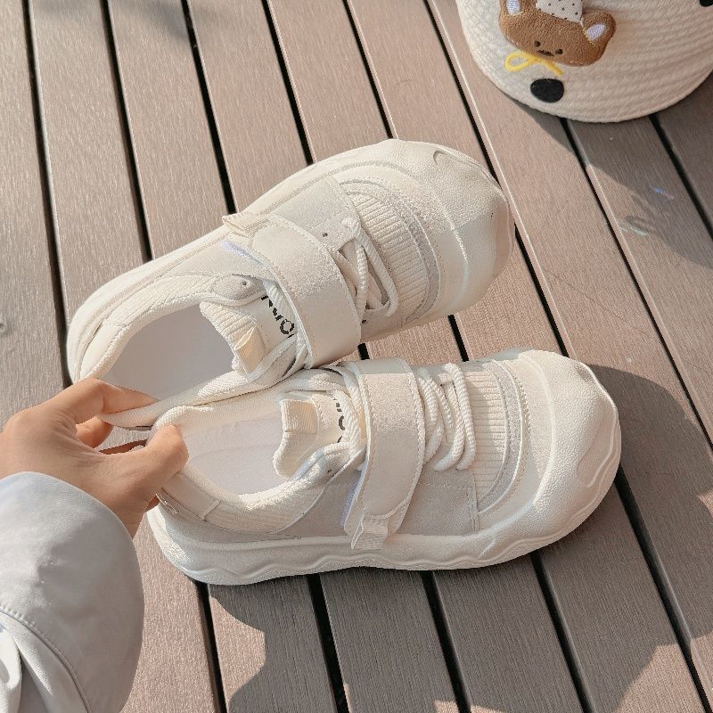 Women's sneakers with practical Velcro fasteners and cushioned sole Mune Fashion