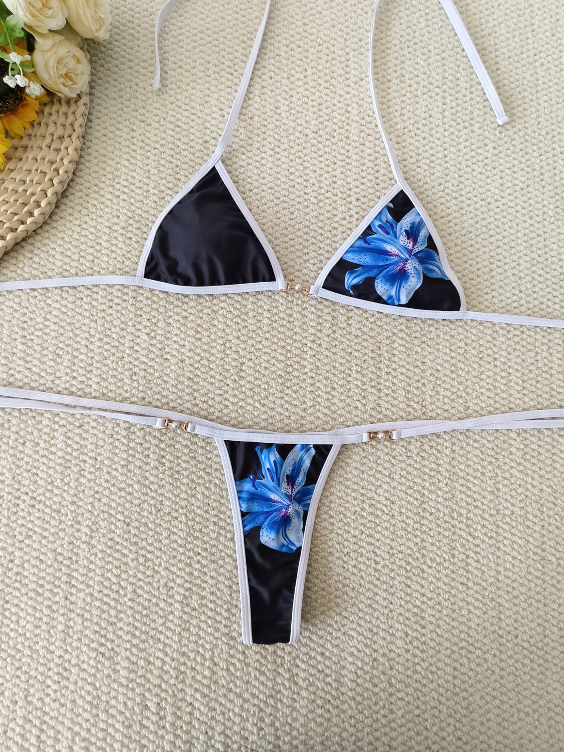 Women's bikini set with floral design and adjustable straps Mune Fashion