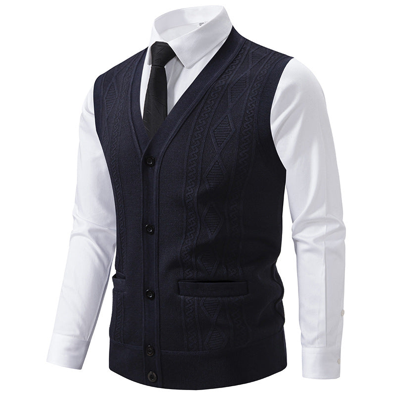 Men's V-neck knitted vest with cable pattern, continuous button placket and patch pockets Mune Fashion