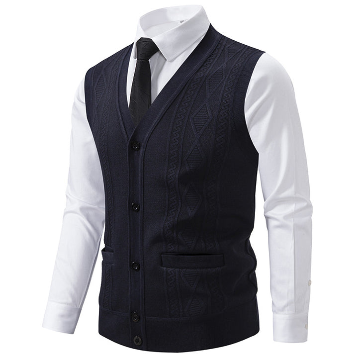 Men's V-neck knitted vest with cable pattern, continuous button placket and patch pockets Mune Fashion