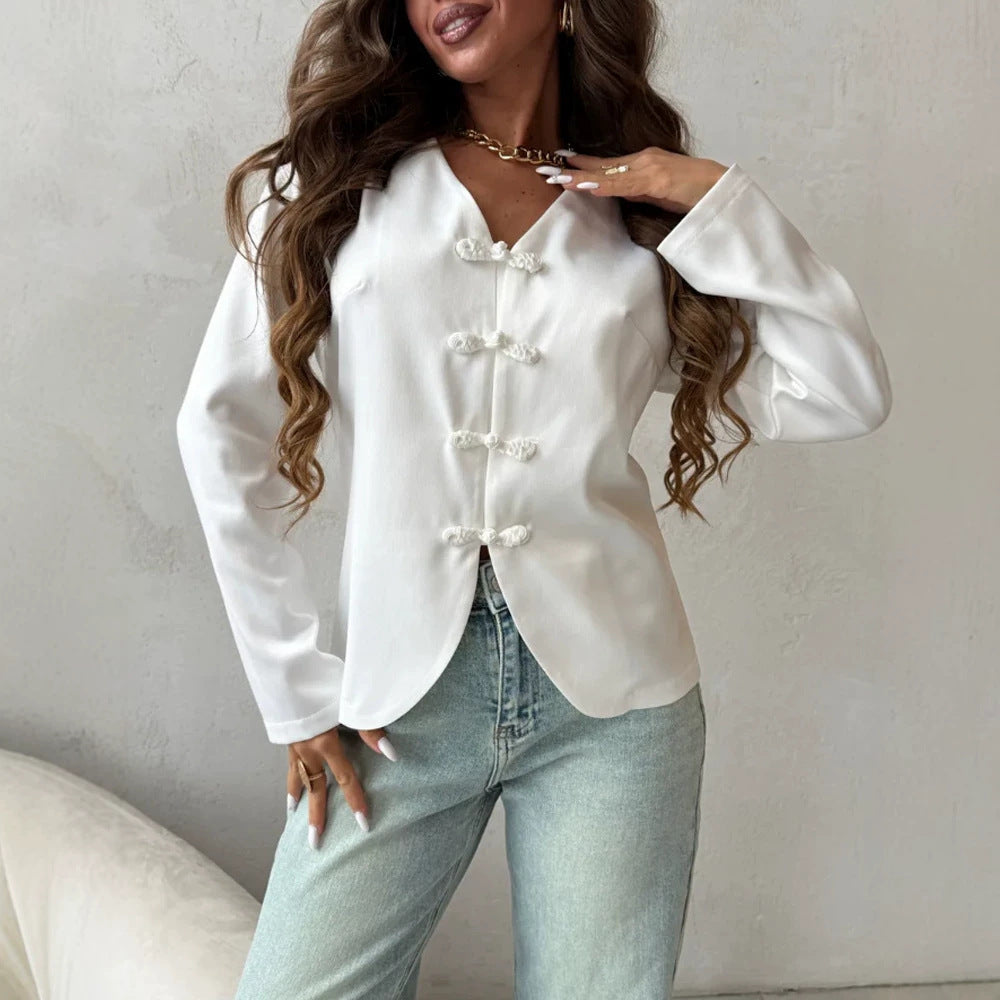 Ladies blouse with V-neck, Chinese cord closures and slightly fitted silhouette Mune Fashion
