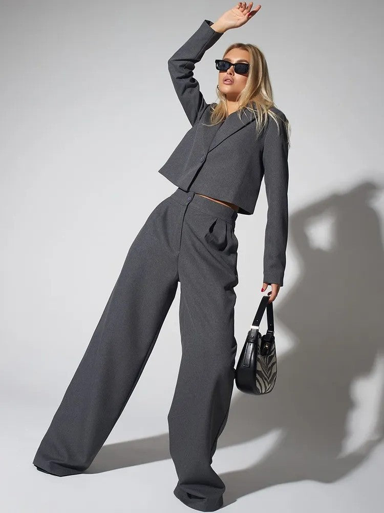 Women's two-piece set with cropped blazer